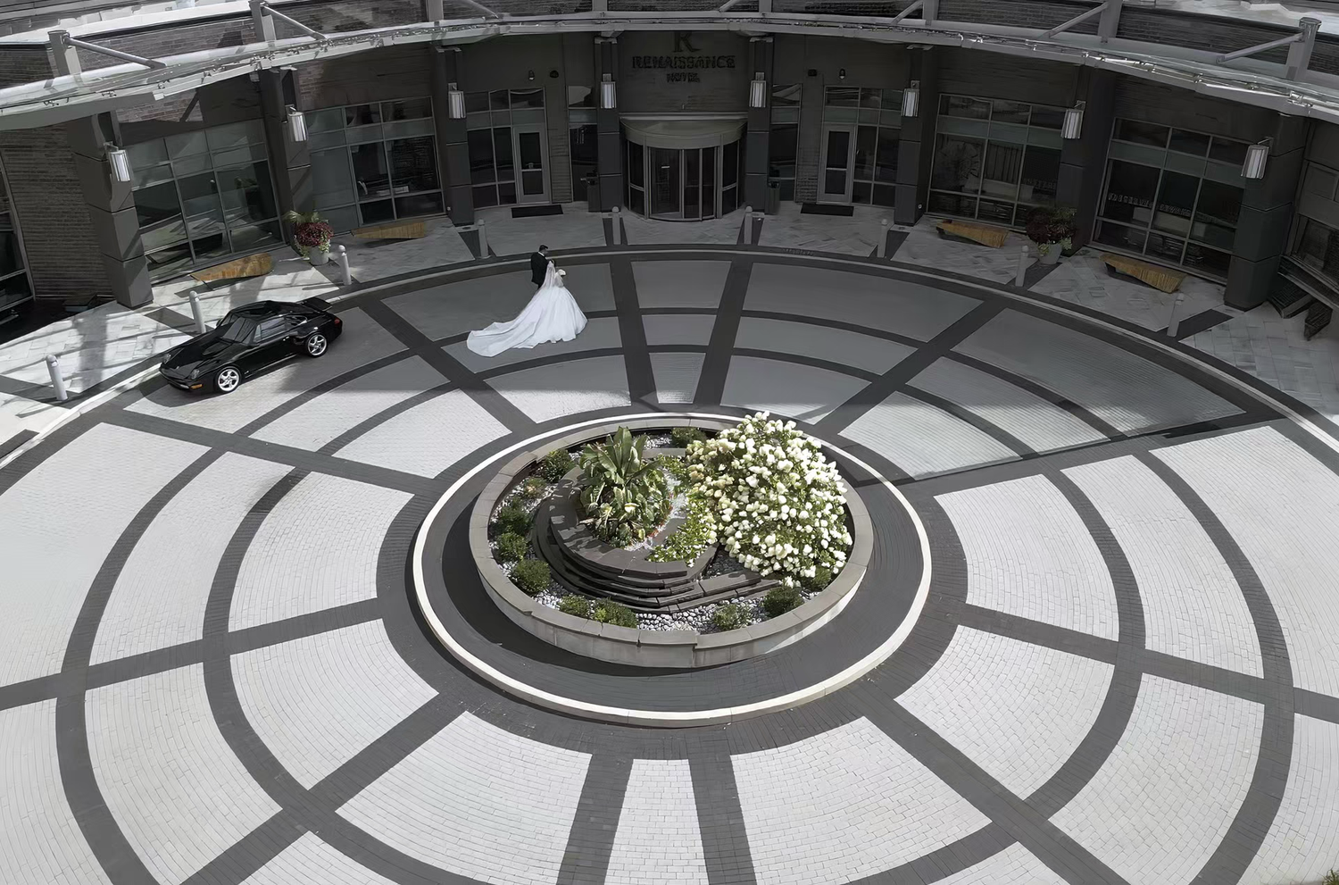 drone shot of of Renaissance Columbus Westerville-Polaris Venue entrance