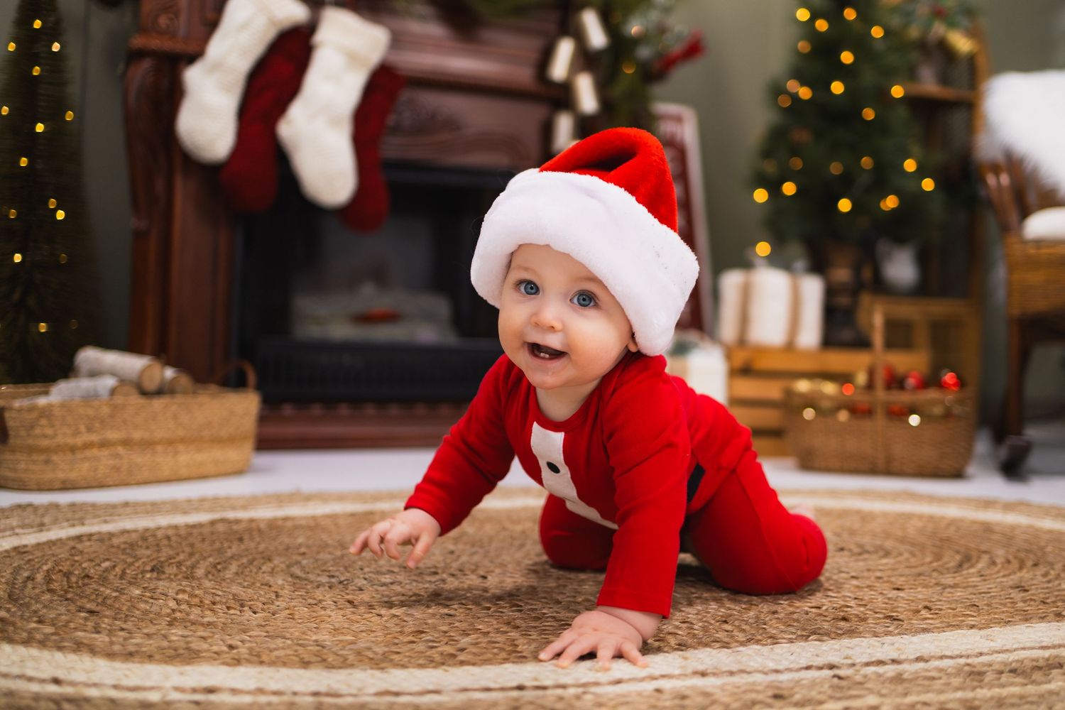 christmas holiday mini sessions discounted photoshoots studio indoors decorated full circle rio wisconsin madison little dragan photography