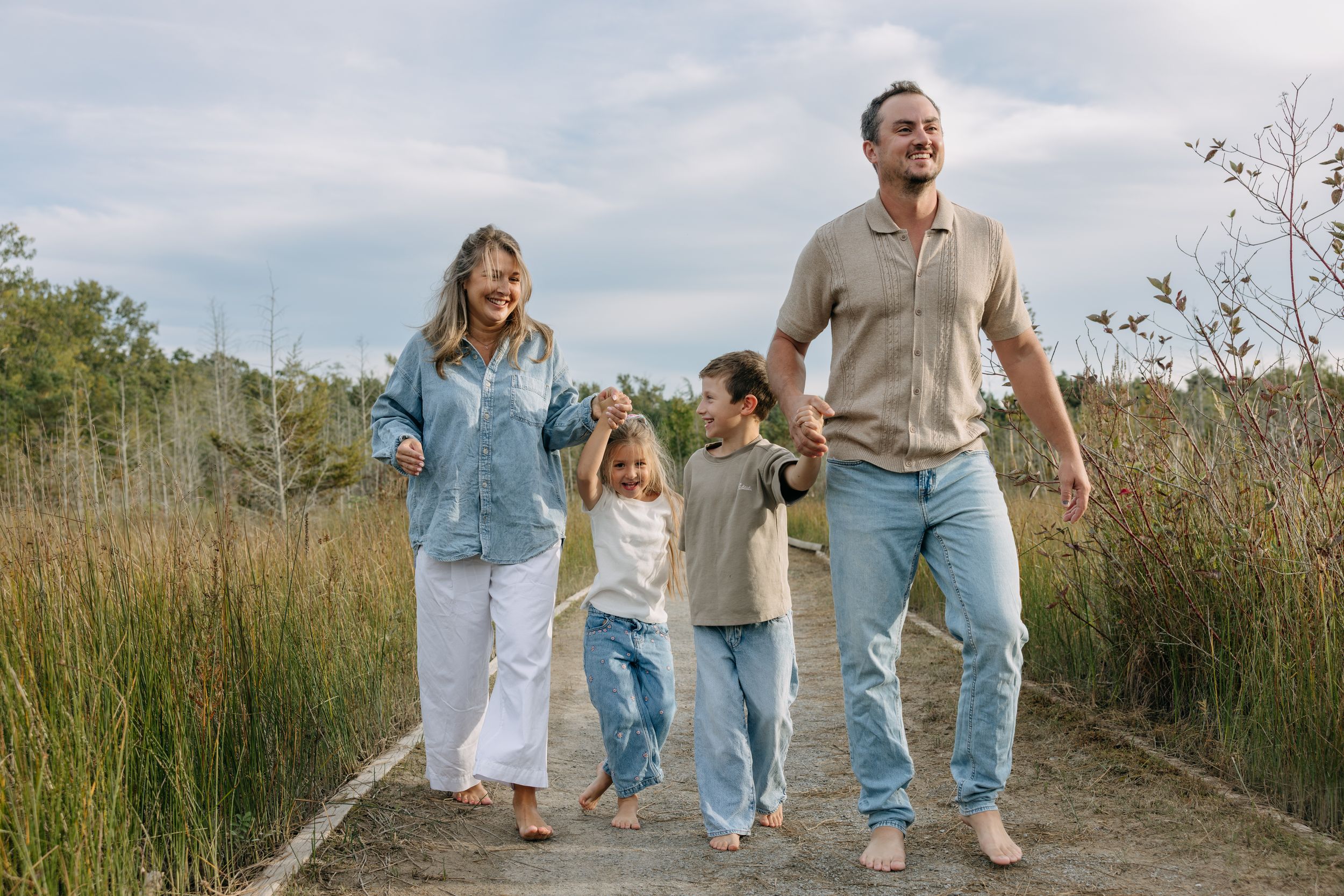 Family Session, Photographer Near Me, Dunes Beach, Prince Edward County, Sandbanks Provincial Park, Family Photo Outfit Inspo