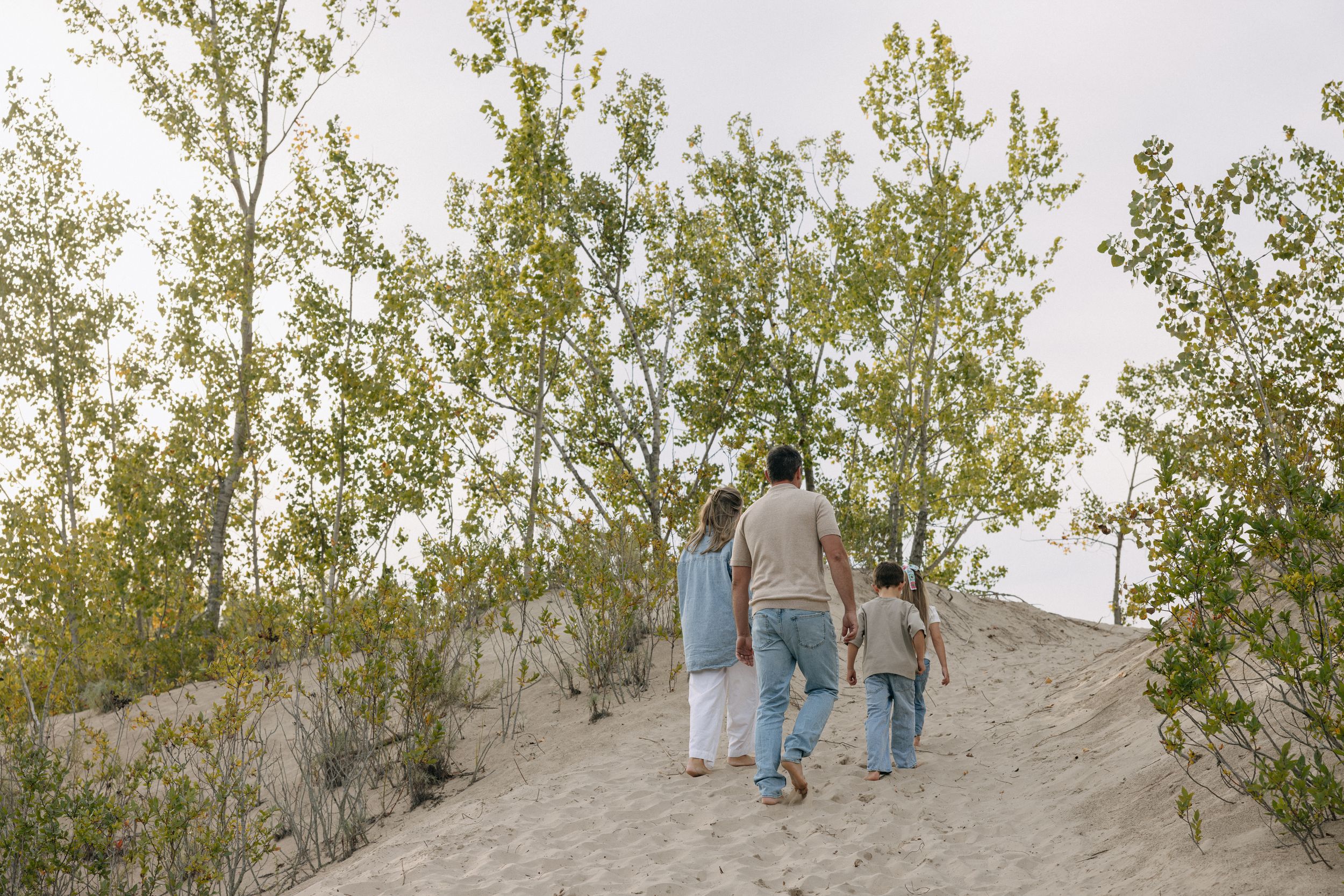 Family Session, Photographer Near Me, Dunes Beach, Prince Edward County, Sandbanks Provincial Park, Family Photo Outfit Inspo