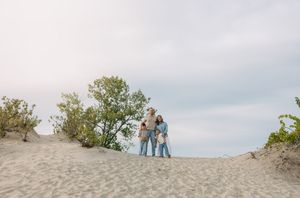 Family Session, Photographer Near Me, Dunes Beach, Prince Edward County, Sandbanks Provincial Park, Family Photo Outfit Inspo