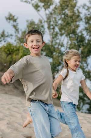 Family Session, Photographer Near Me, Dunes Beach, Prince Edward County, Sandbanks Provincial Park, Family Photo Outfit Inspo