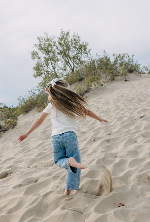 Family Session, Photographer Near Me, Dunes Beach, Prince Edward County, Sandbanks Provincial Park, Family Photo Outfit Inspo