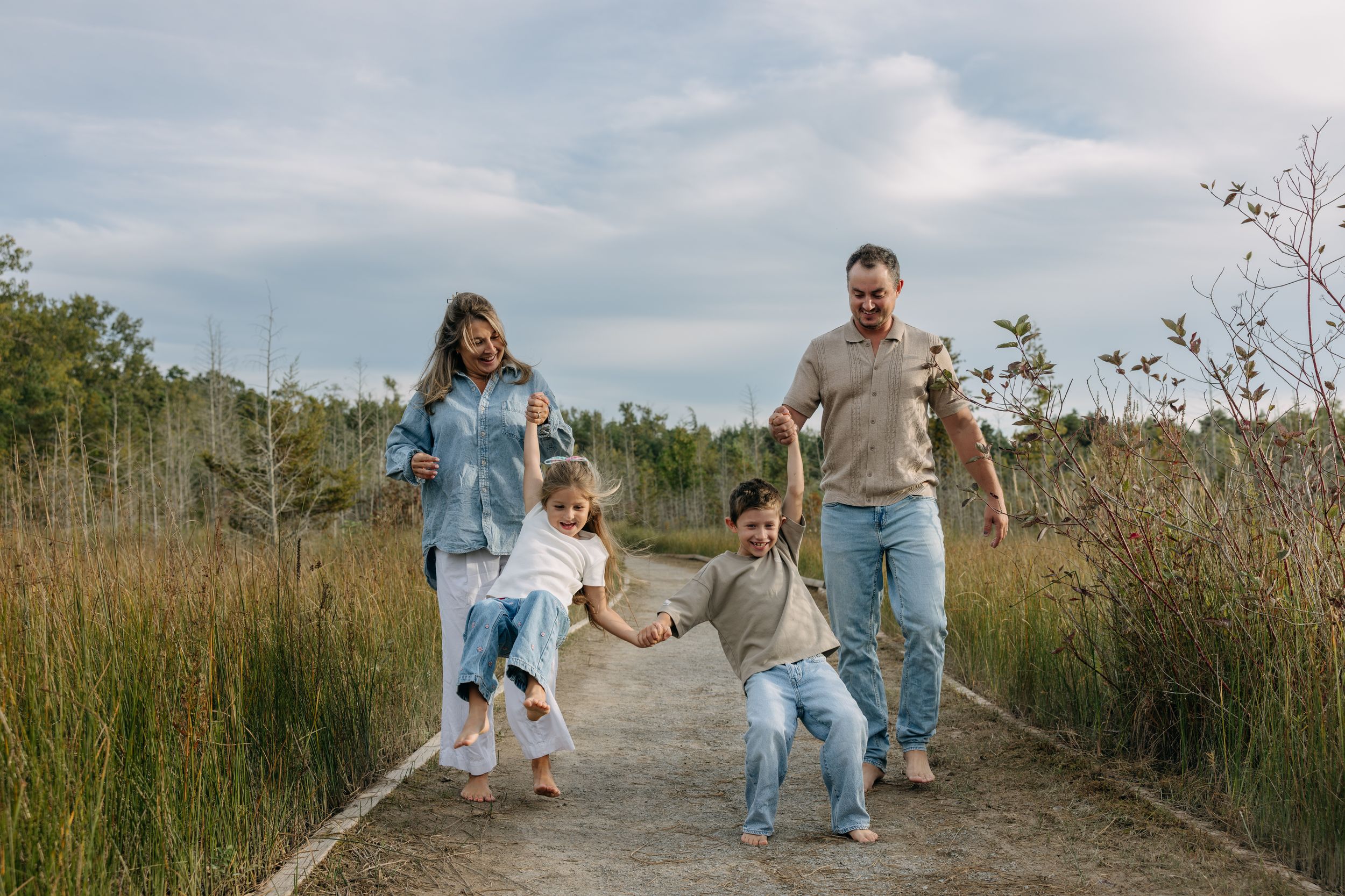 Family Session, Photographer Near Me, Dunes Beach, Prince Edward County, Sandbanks Provincial Park, Family Photo Outfit Inspo