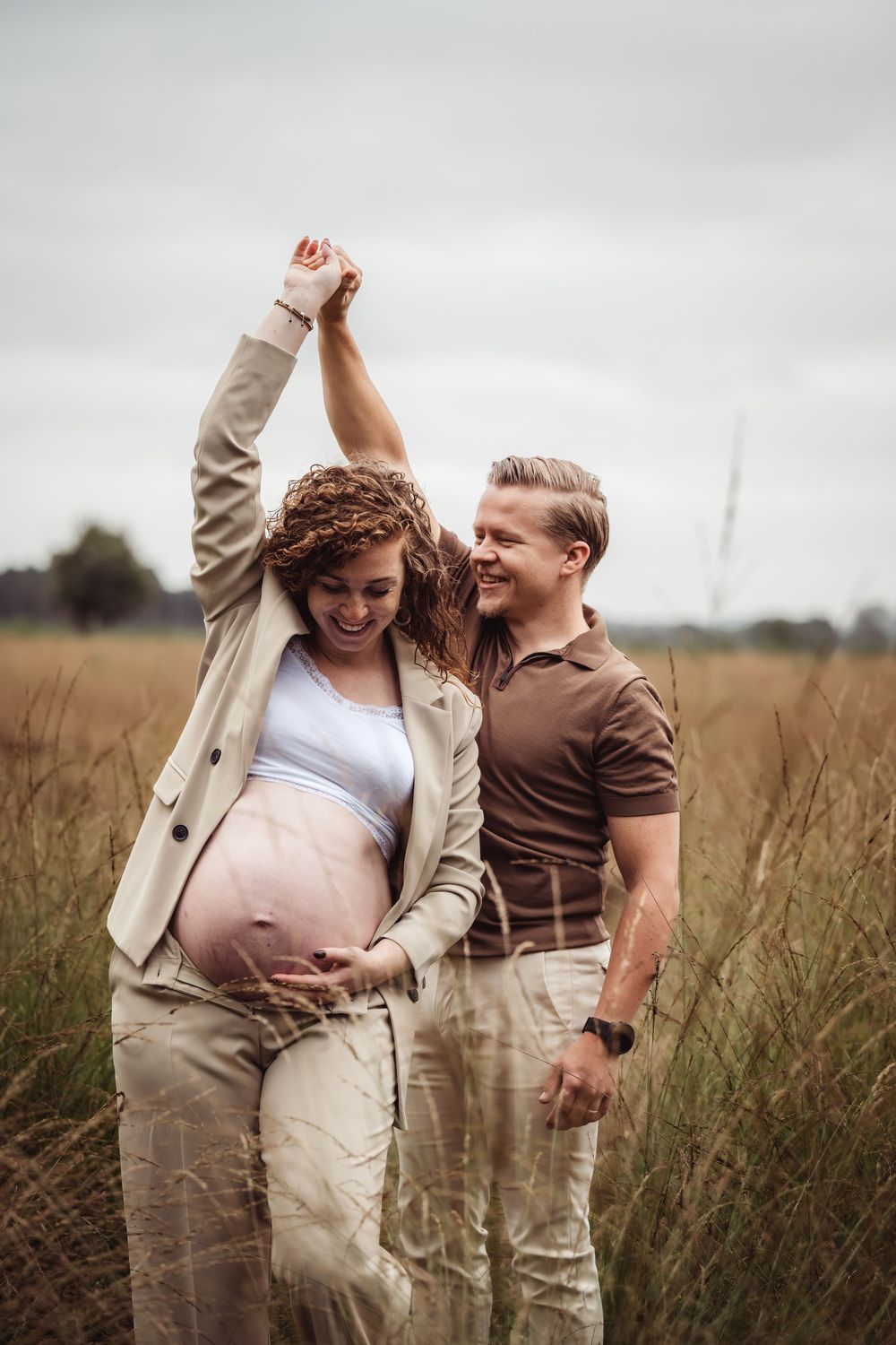 zwangerschap, fotoshoot, salland, gezin, zwangerschapsshoot, pregnant baby, plezier