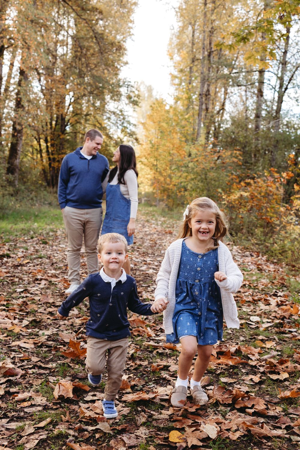 Fall family photo session in the leaves in Tacoma, Washington