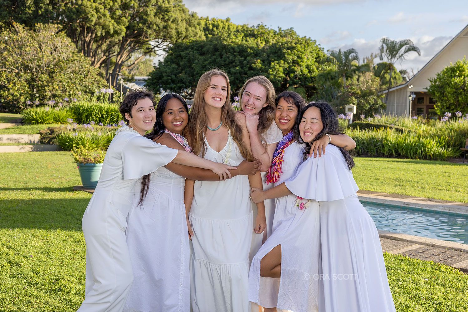 High School Senior Besties Photo at Seabury Hall