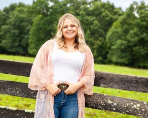 best senior photographer in morehead ky, high school senior pictures in morehead ky, best farm locations for senior photos in ky, outdoor