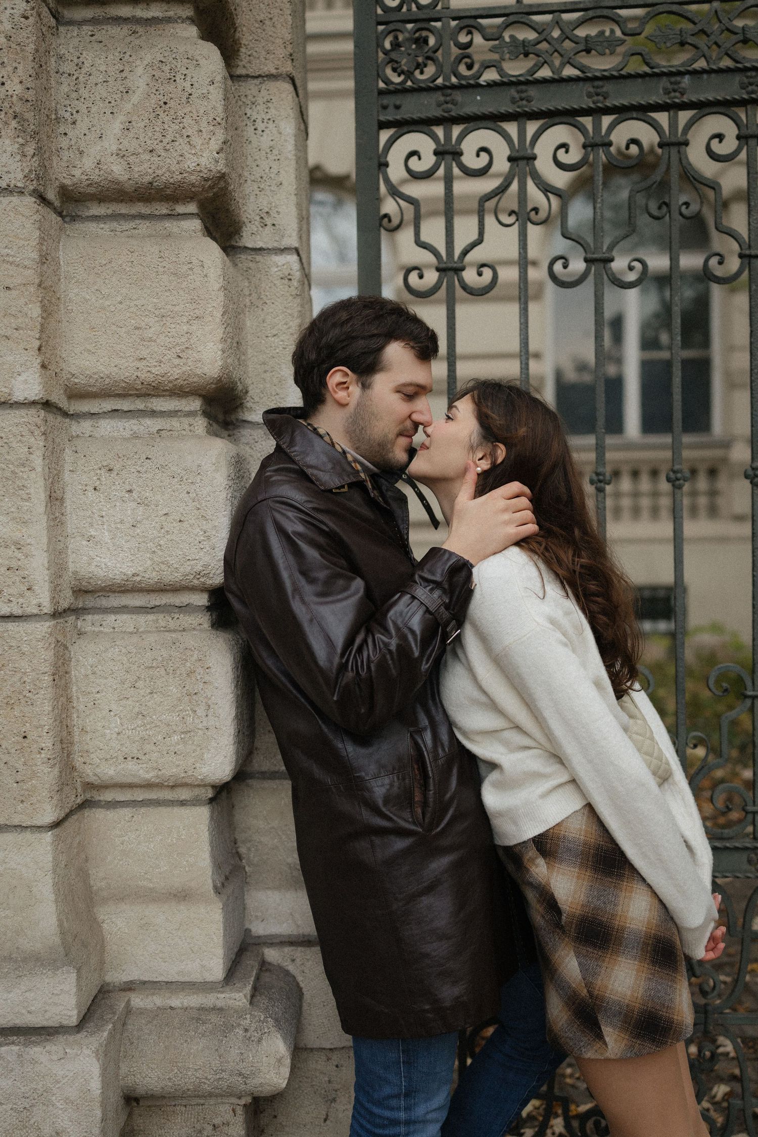 budapest photoshoot wedding photographer elegant and style studio couple photoshoot