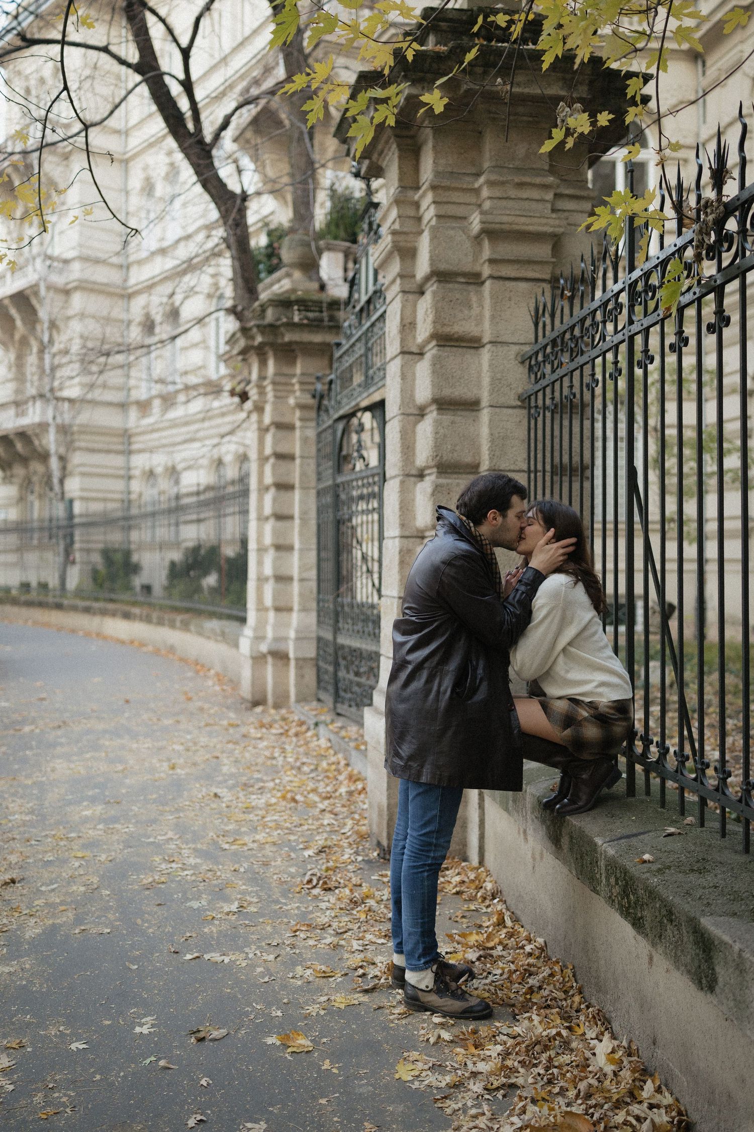 budapest photoshoot wedding photographer elegant and style studio couple photoshoot