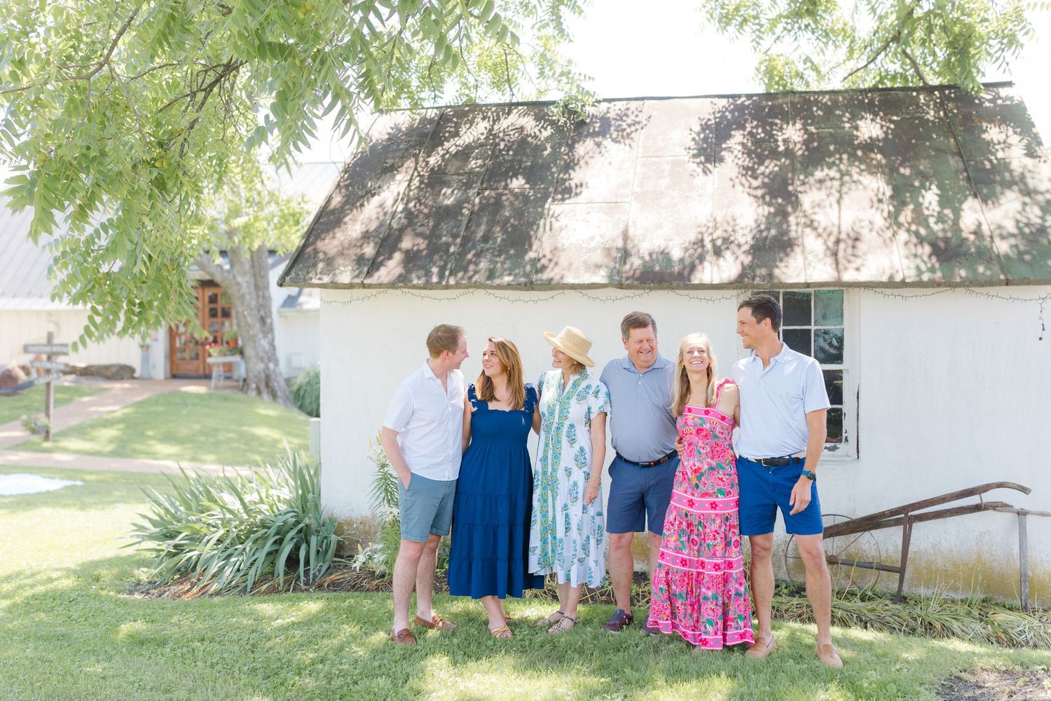 extended family session at winery in Hamilton Virginia