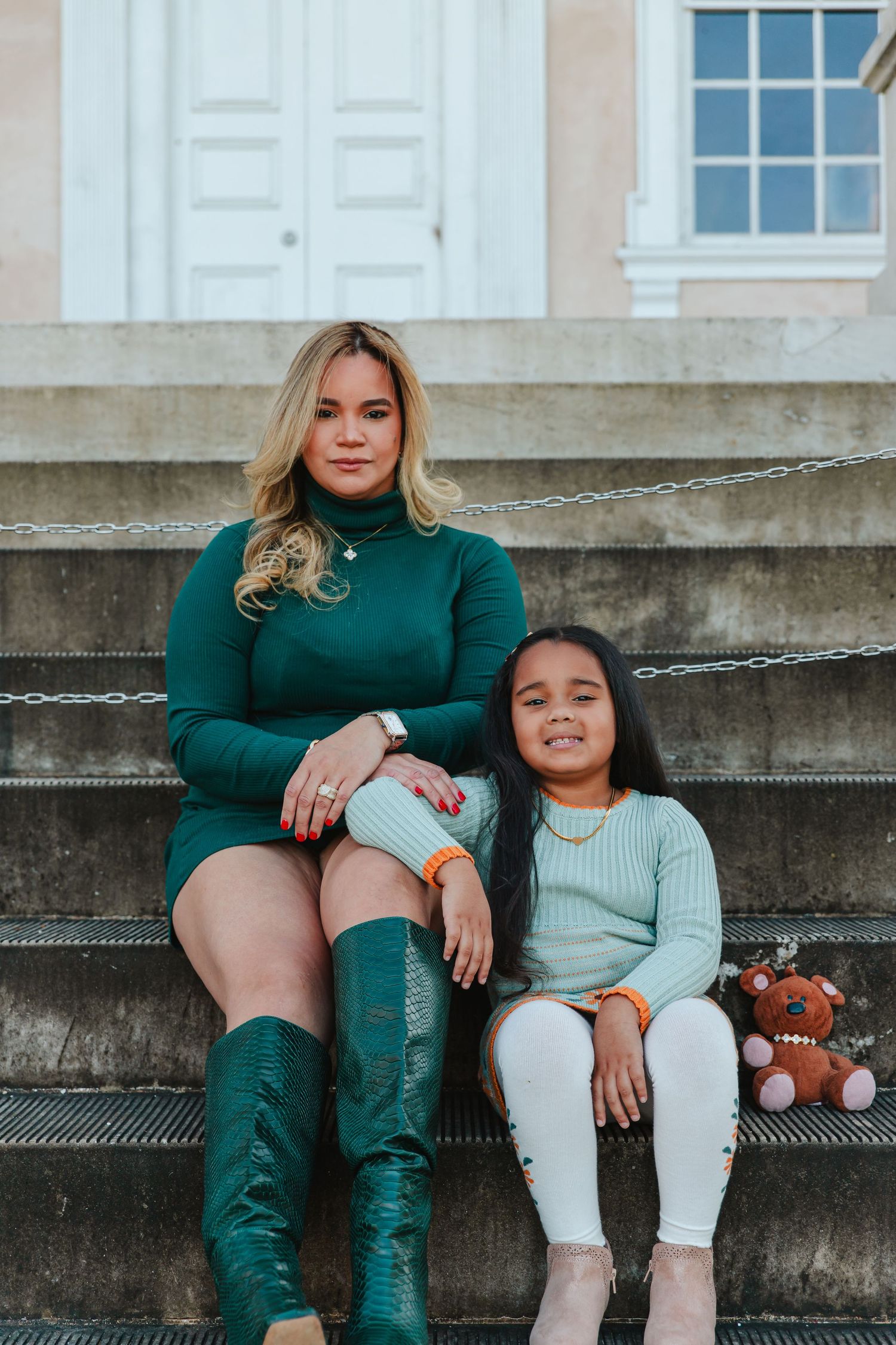 Capturing joyful moments for diverse families in Baltimore, MD with a bilingual photographer.