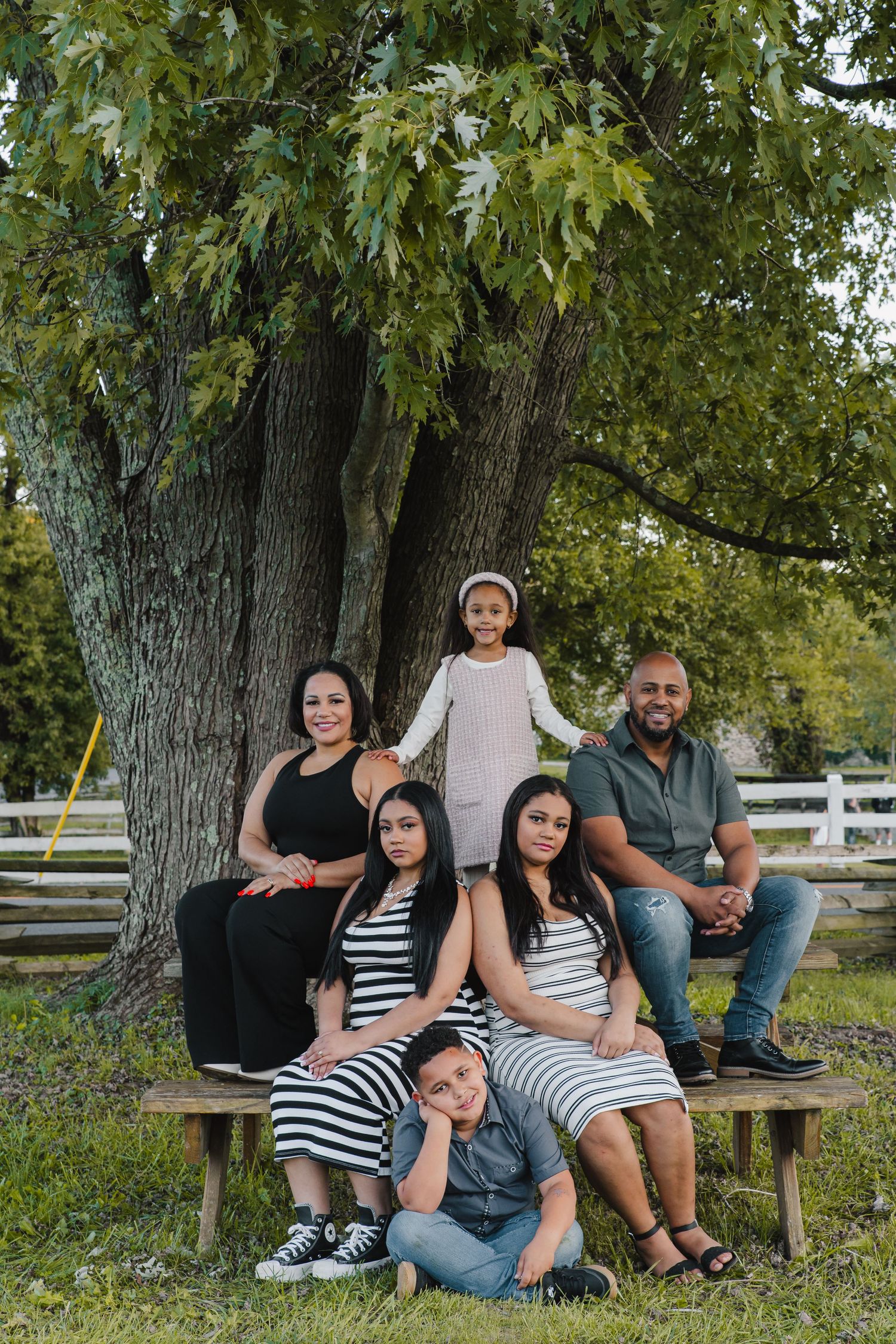 Timeless family photography for Spanish-speaking families in Baltimore, Maryland.
