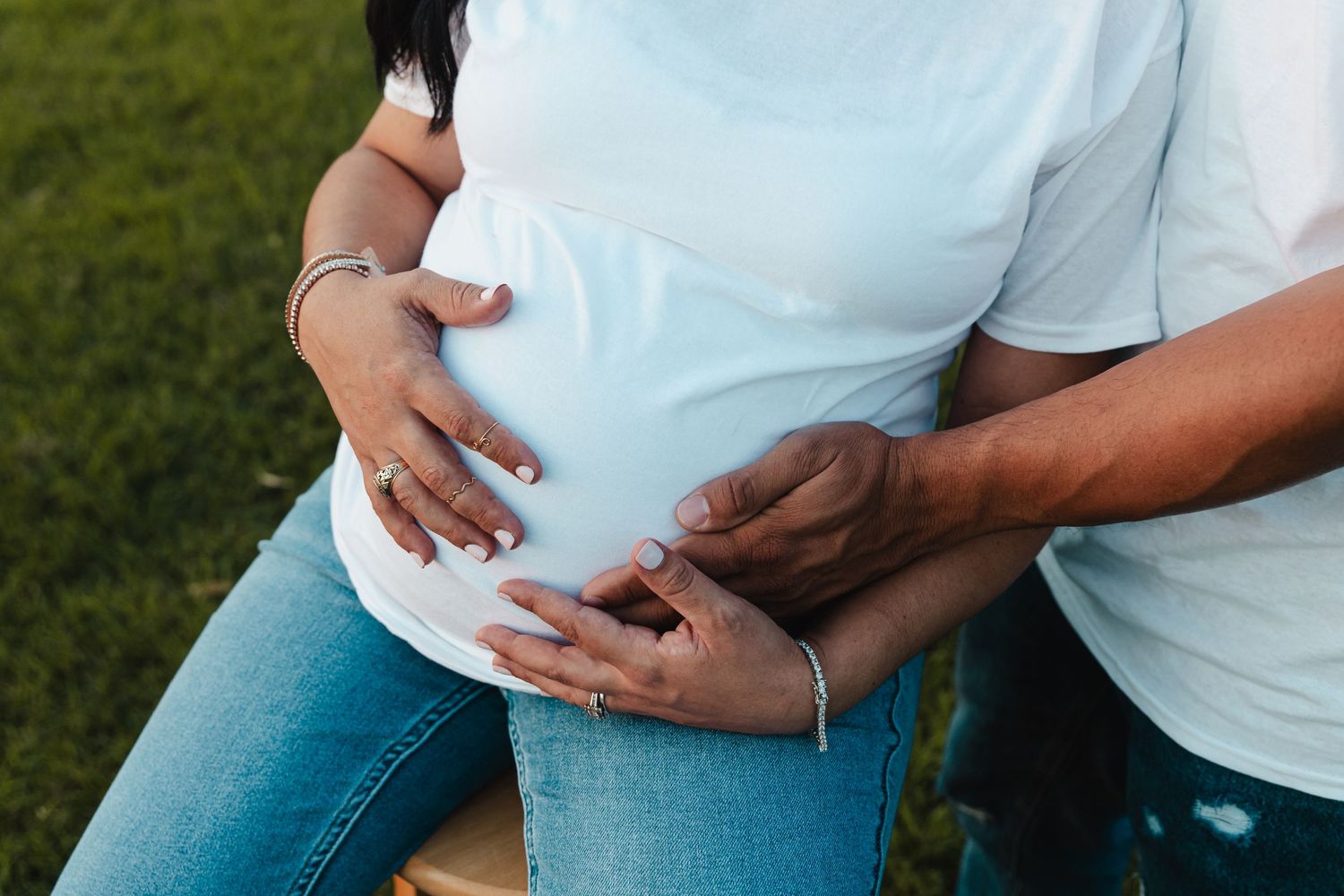 Professional family photographer capturing big family portraits in Baltimore, MD.