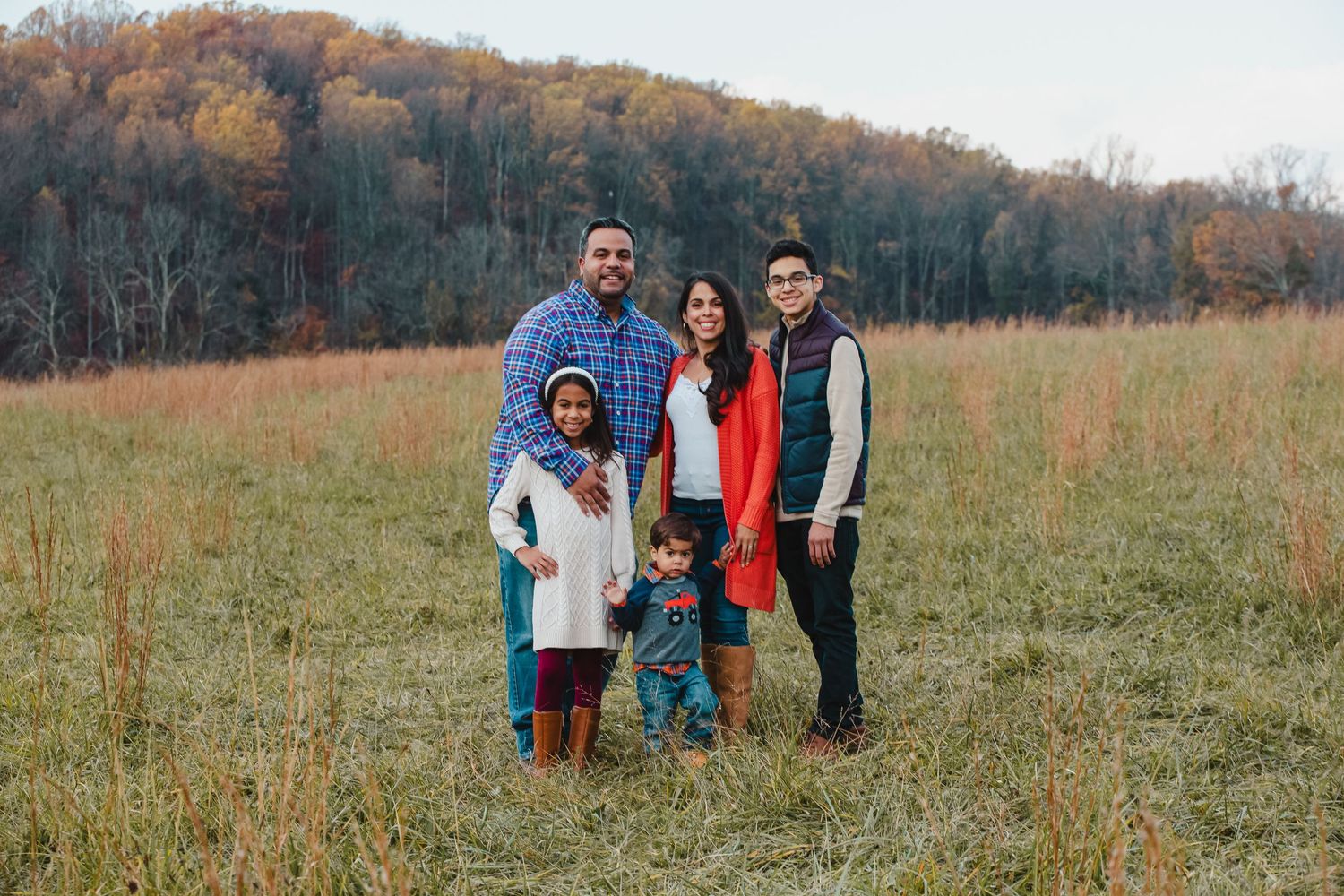 Relaxed and fun family photoshoots for small and large families in Baltimore, MD.