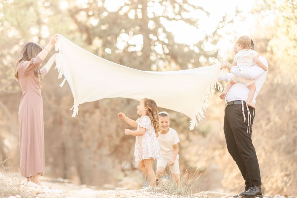 light and airy family photoshoot in the Jerusalem forests