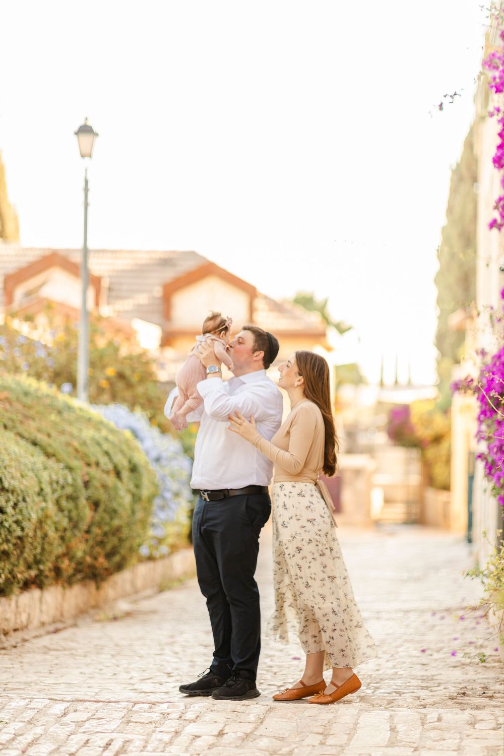 loving and connection filled photos in Jerusalem