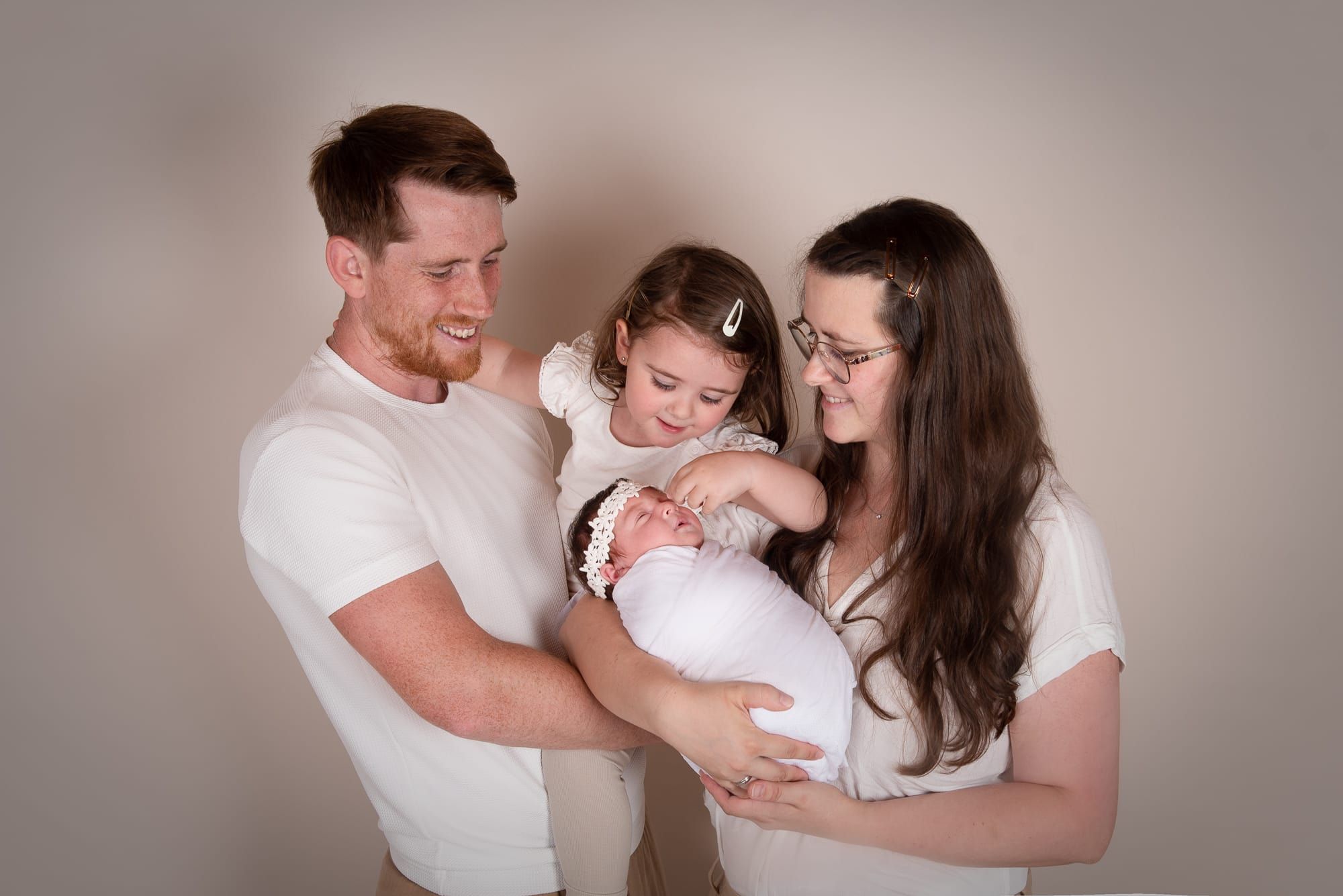 Familie mit Neugebornen