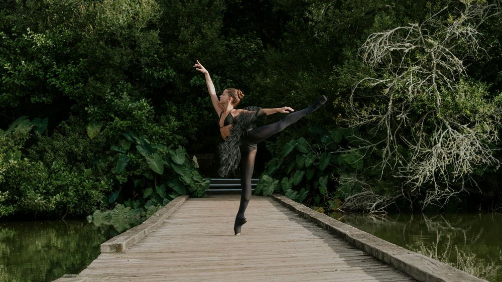 portrait arabesque tutu plateau black swan landes pays Basque