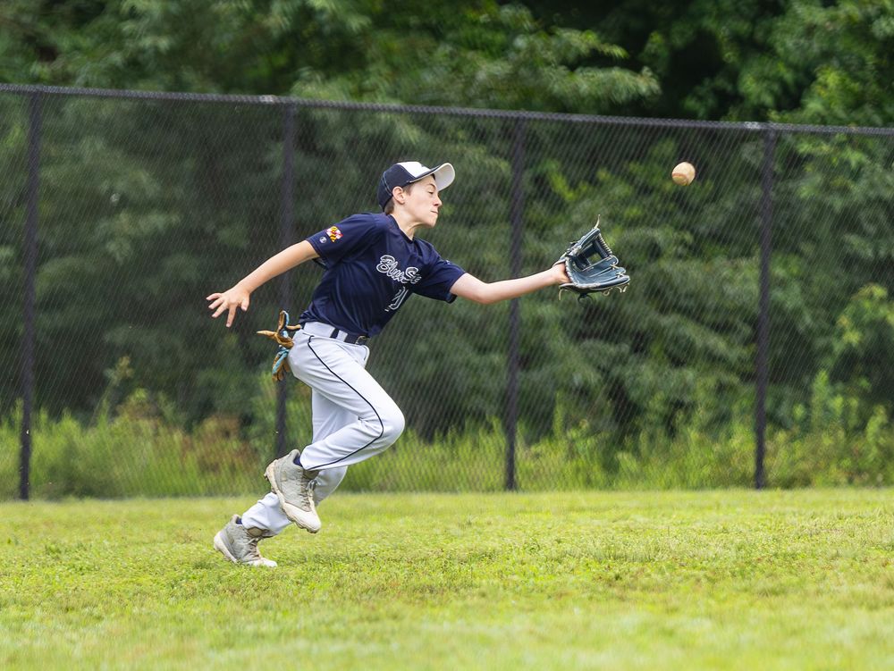 baseball outfielder catching ball game action photo coverage maryland dmv suzi gibson photography