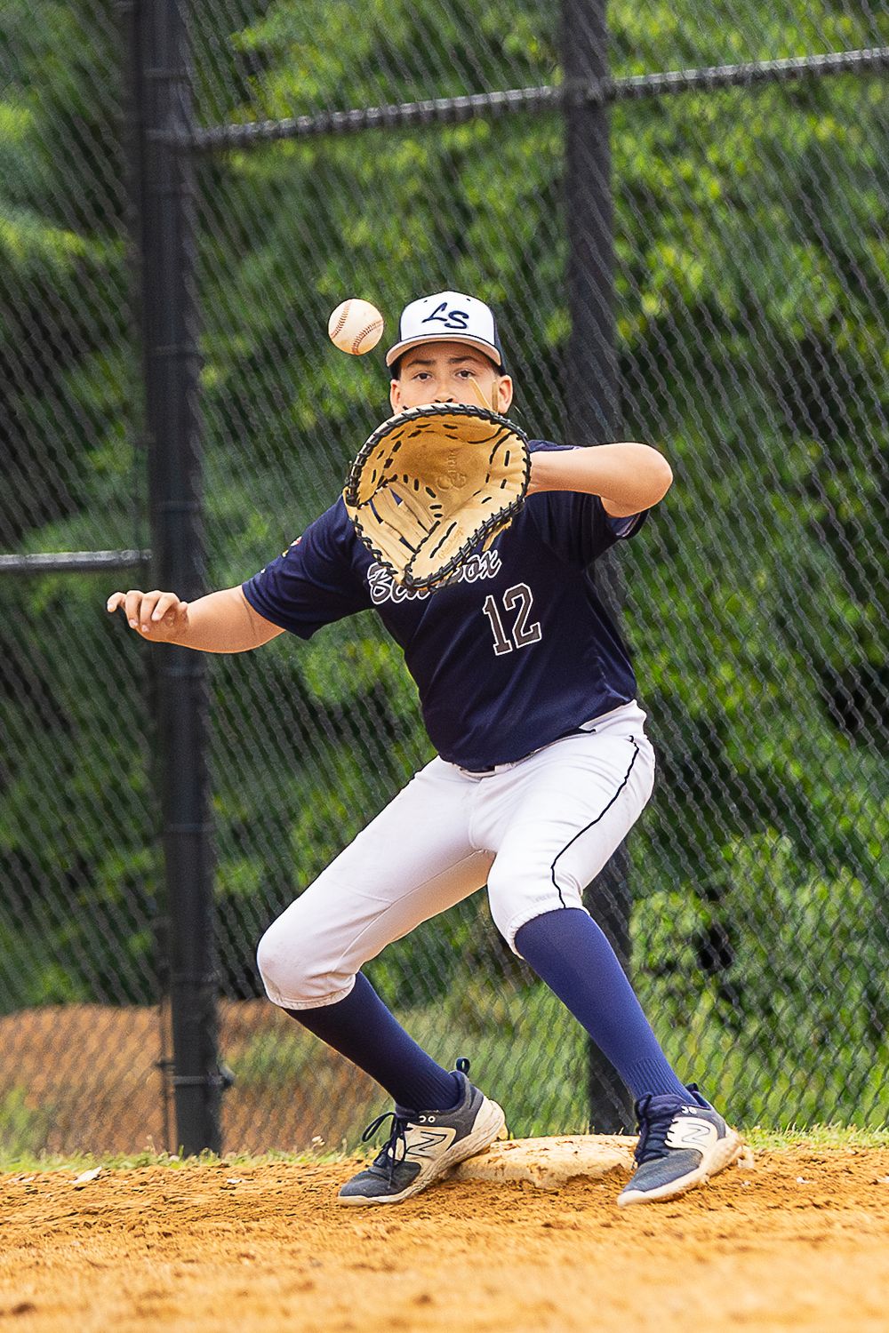 first baseman catching ball game action photo coverage maryland dmv suzi gibson photography