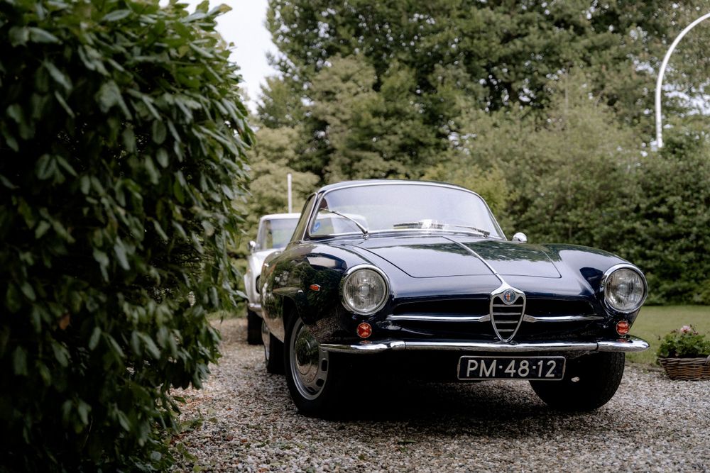 vintage car used for groom and bride in the wedding day