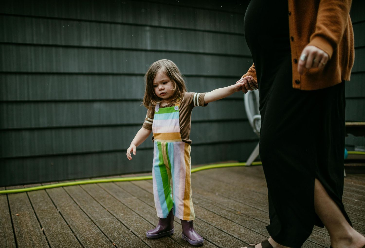 child holding mothers hand portland oregon family photographer kimberly marie kimble