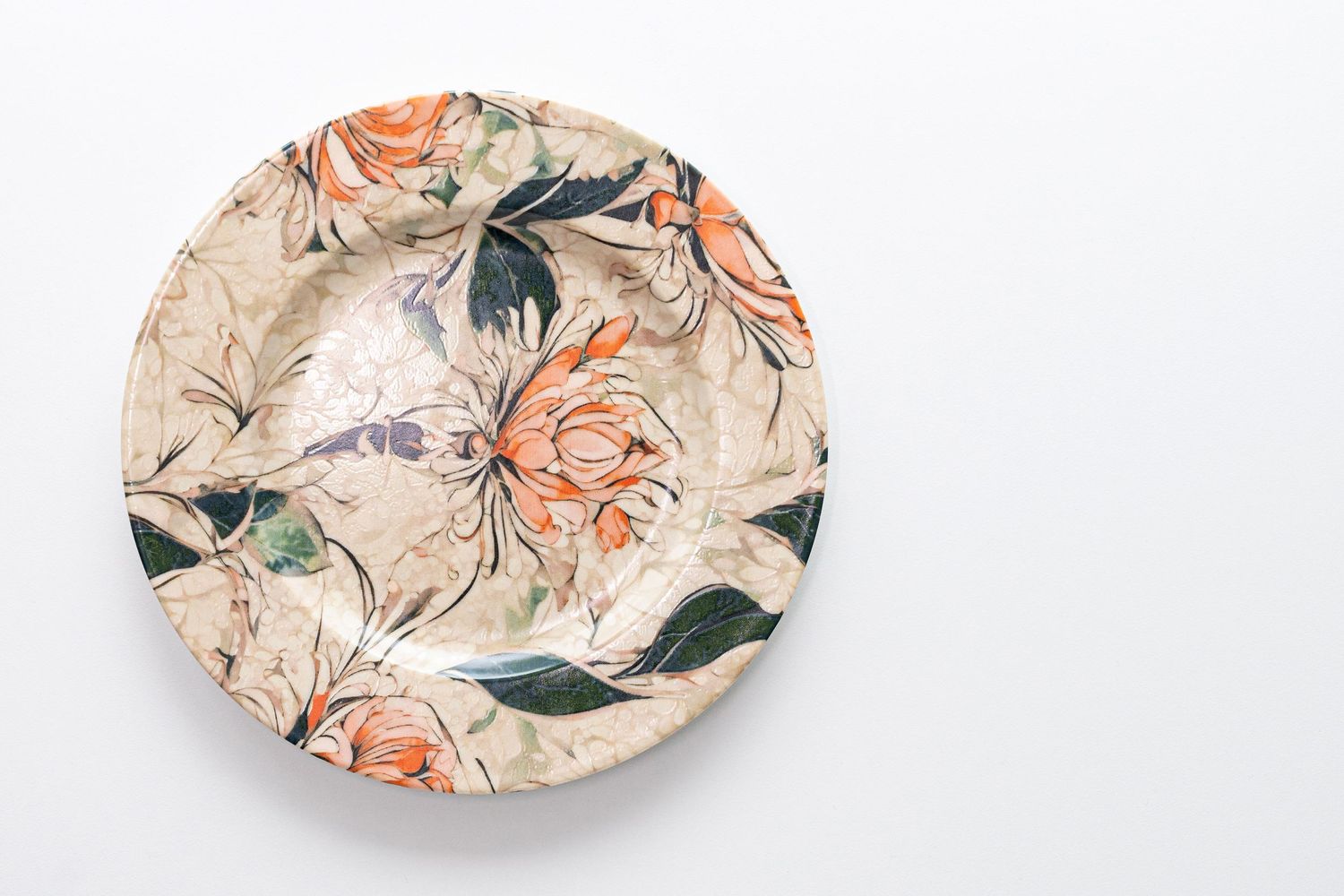 Porcelain collection Elinor with digital print, featuring intricate floral patterns in orange, green, and cream tones.