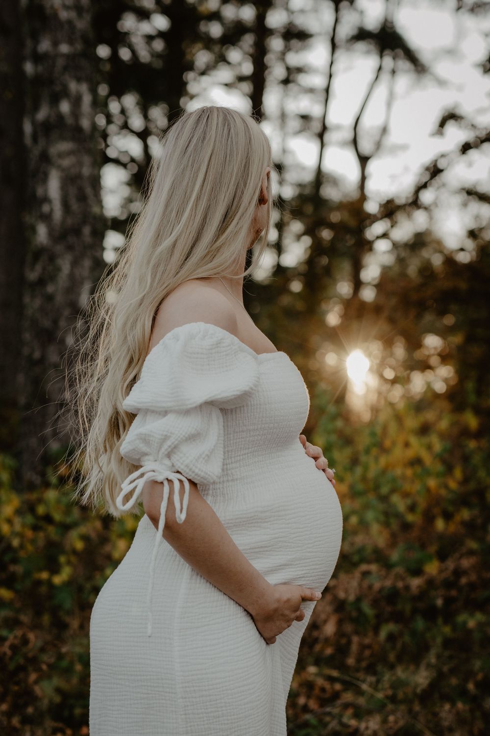 Gravidfotografering naturlig utomhus Borås