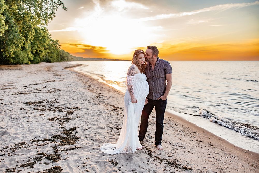 Rochester NY maternity photographer Lidia Lyakhovich Photography capturing pregnancy photos at Ontario Beach Park