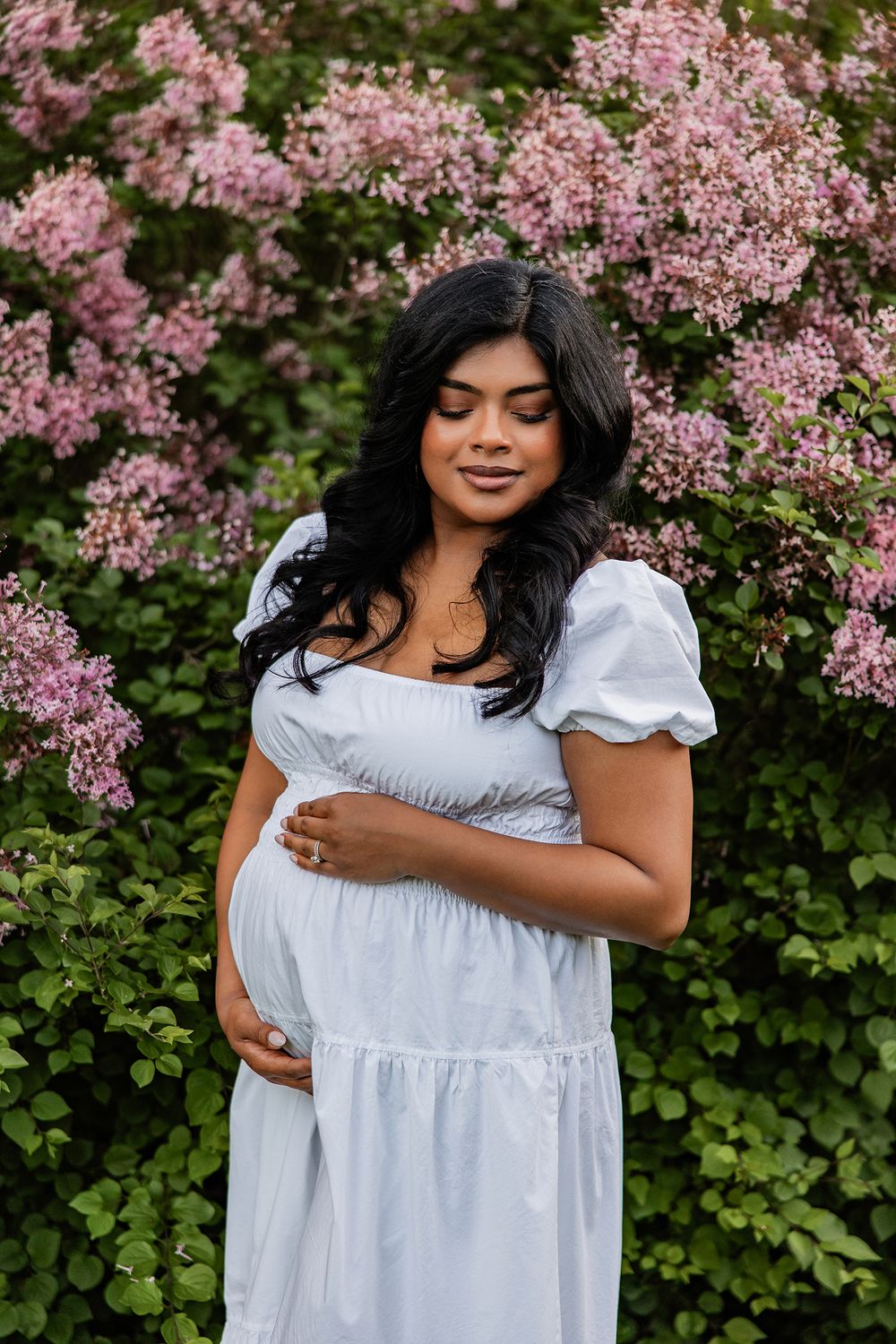 Rochester NY maternity photographer Lidia Lyakhovich Photography, elegant pregnancy photoshoot at Webster Arboretum Park