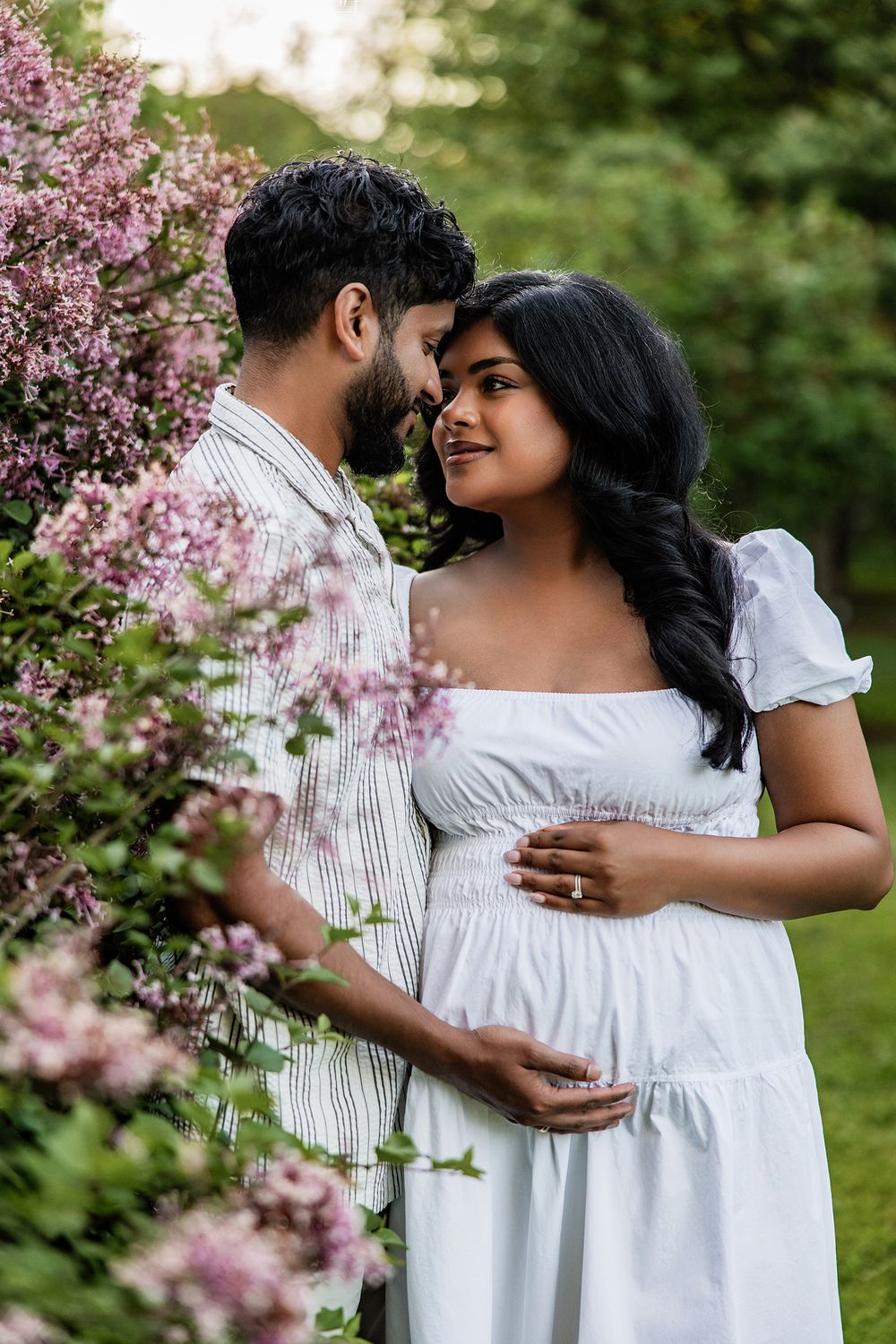 Rochester NY maternity photographer Lidia Lyakhovich Photography, elegant pregnancy photoshoot at Webster Arboretum Park
