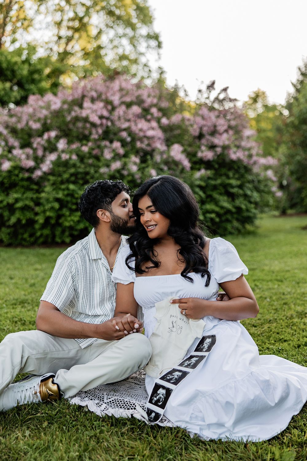 Rochester NY maternity photographer Lidia Lyakhovich Photography, elegant pregnancy photoshoot at Webster Arboretum Park