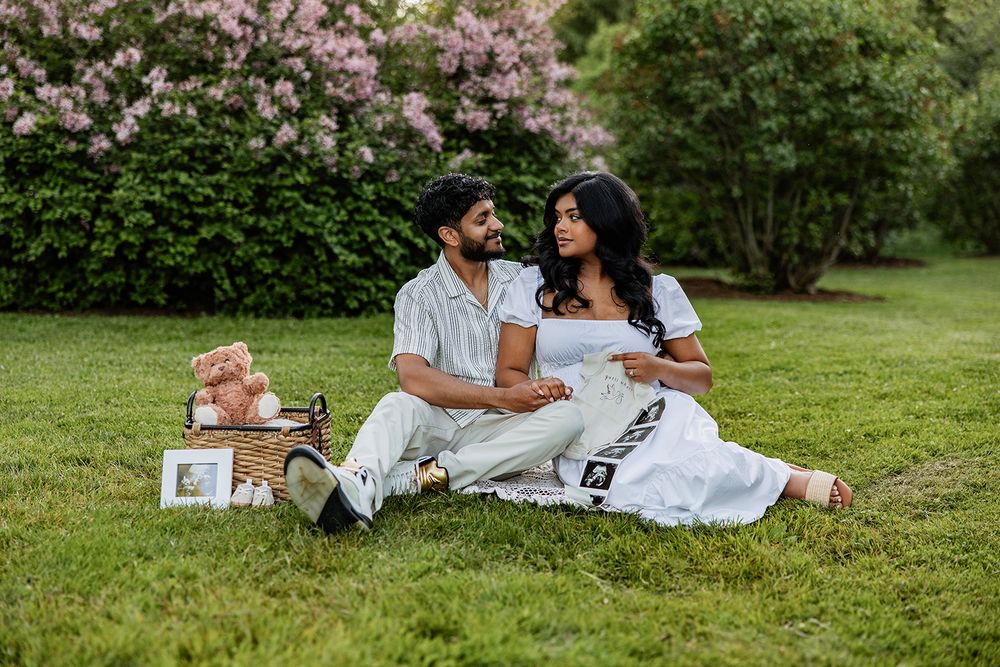 Rochester NY maternity photographer Lidia Lyakhovich Photography, elegant pregnancy photoshoot at Webster Arboretum Park