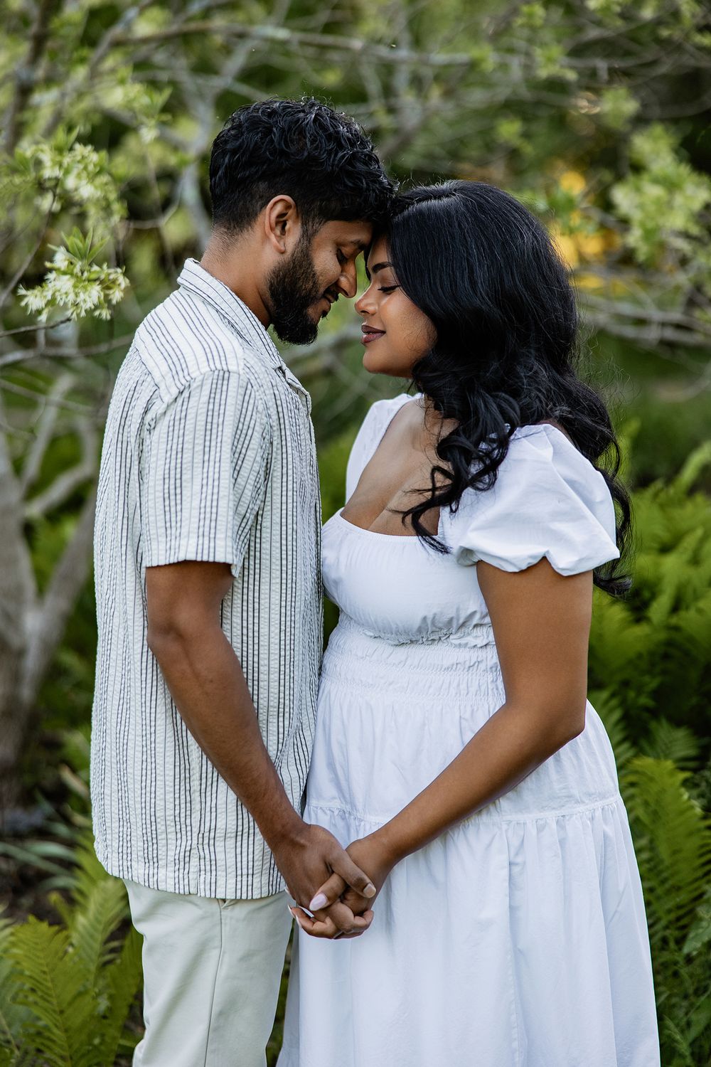 Rochester NY maternity photographer Lidia Lyakhovich Photography capturing elegant expecting mother pregnancy photoshoot outdoors