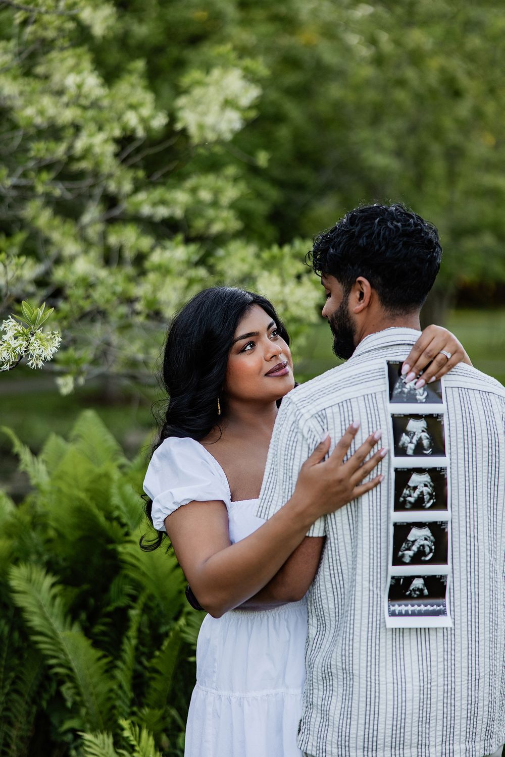 Rochester NY maternity photographer Lidia Lyakhovich Photography capturing elegant expecting mother pregnancy photoshoot outdoors
