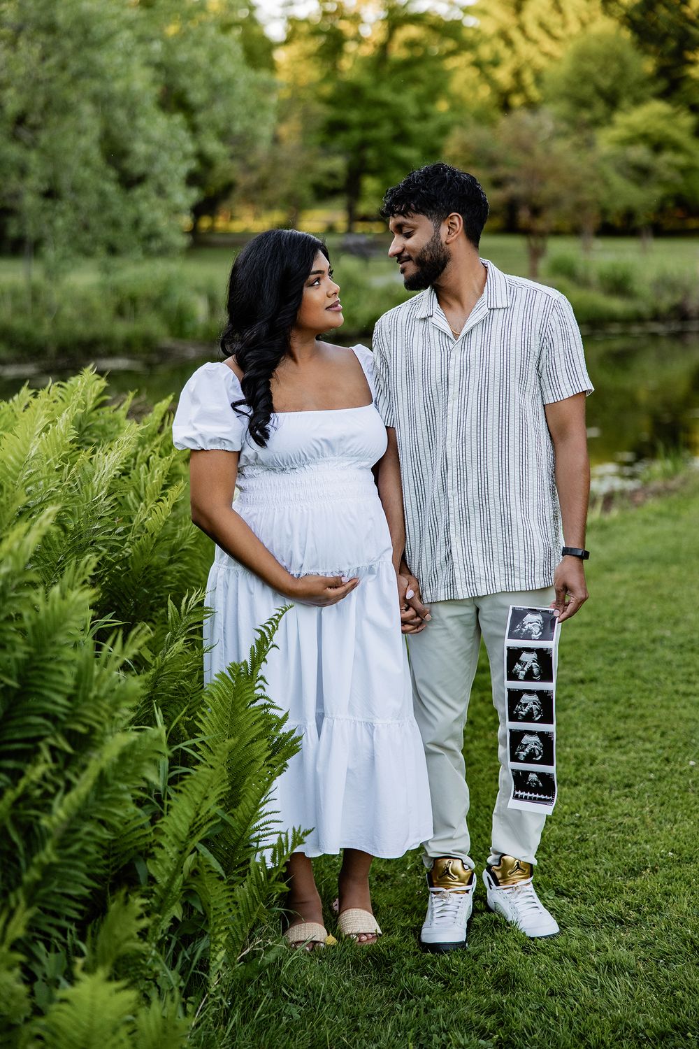 Rochester NY maternity photographer Lidia Lyakhovich Photography capturing elegant expecting mother pregnancy photoshoot outdoors