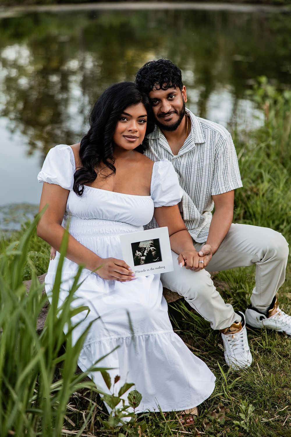 Rochester NY maternity photographer Lidia Lyakhovich Photography, elegant pregnancy photoshoot at Webster Arboretum Park