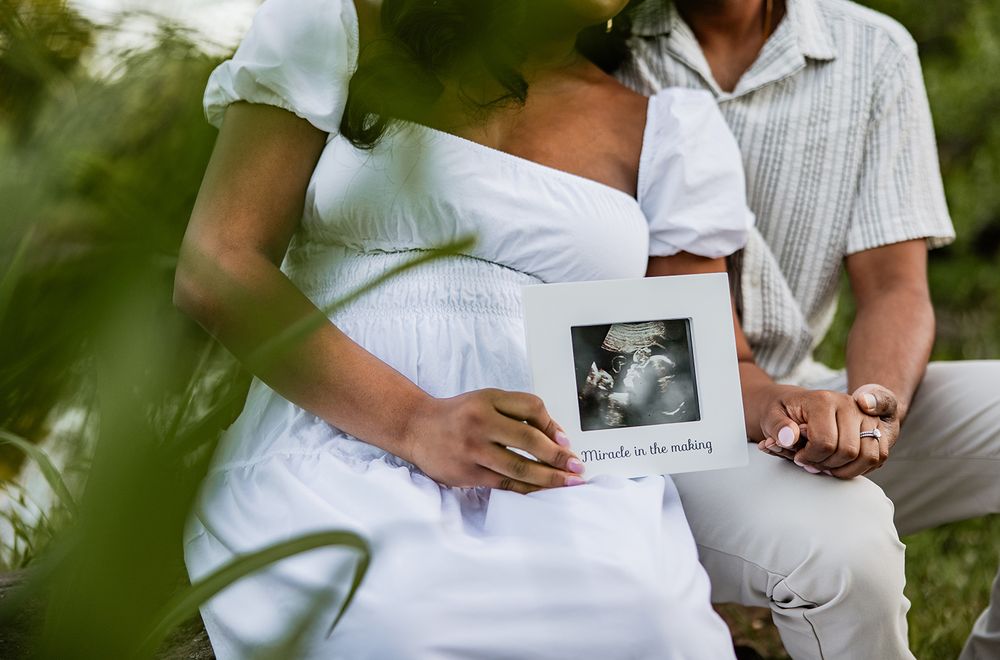 Rochester NY maternity photographer Lidia Lyakhovich Photography, elegant pregnancy photoshoot at Webster Arboretum Park