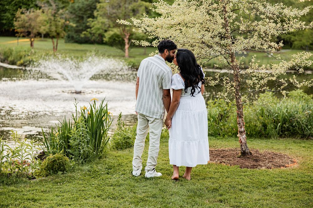Rochester NY maternity photographer Lidia Lyakhovich Photography, elegant pregnancy photoshoot at Webster Arboretum Park