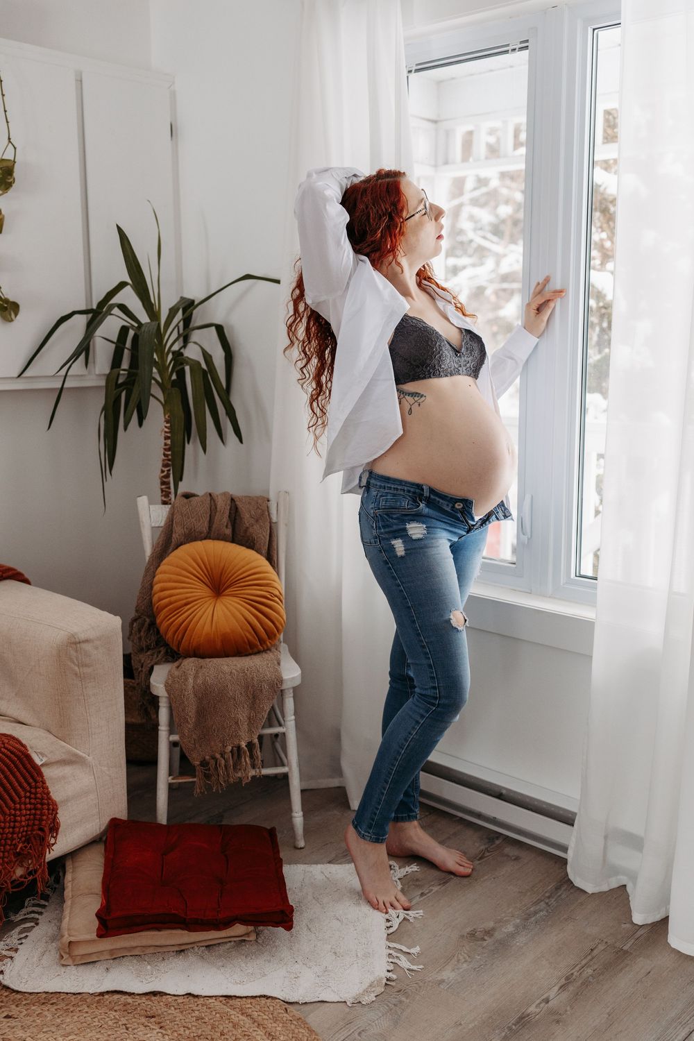 Photo de maternité au studio de Victoriaville en lumière naturelle