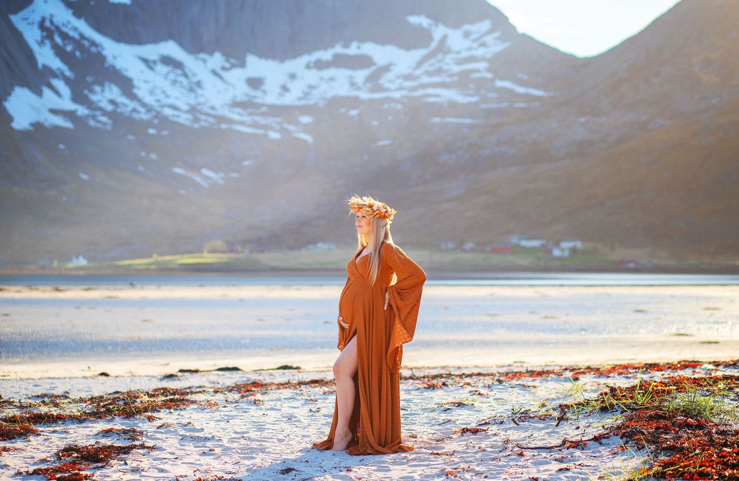 Naturlig utomhusfotografering för mammor. Gravidfotograf Lofoten. Gravidfotograf Härnösand. Gravidfotograf Jämtland. Gravidfotograf