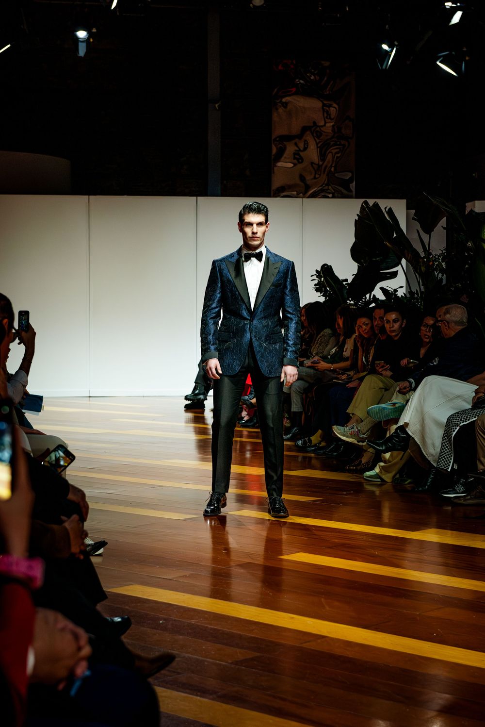 José Acosta runway showcasing elegance and trends in Marbella, Nerja, and Málaga. Photo Roberto Centurión.