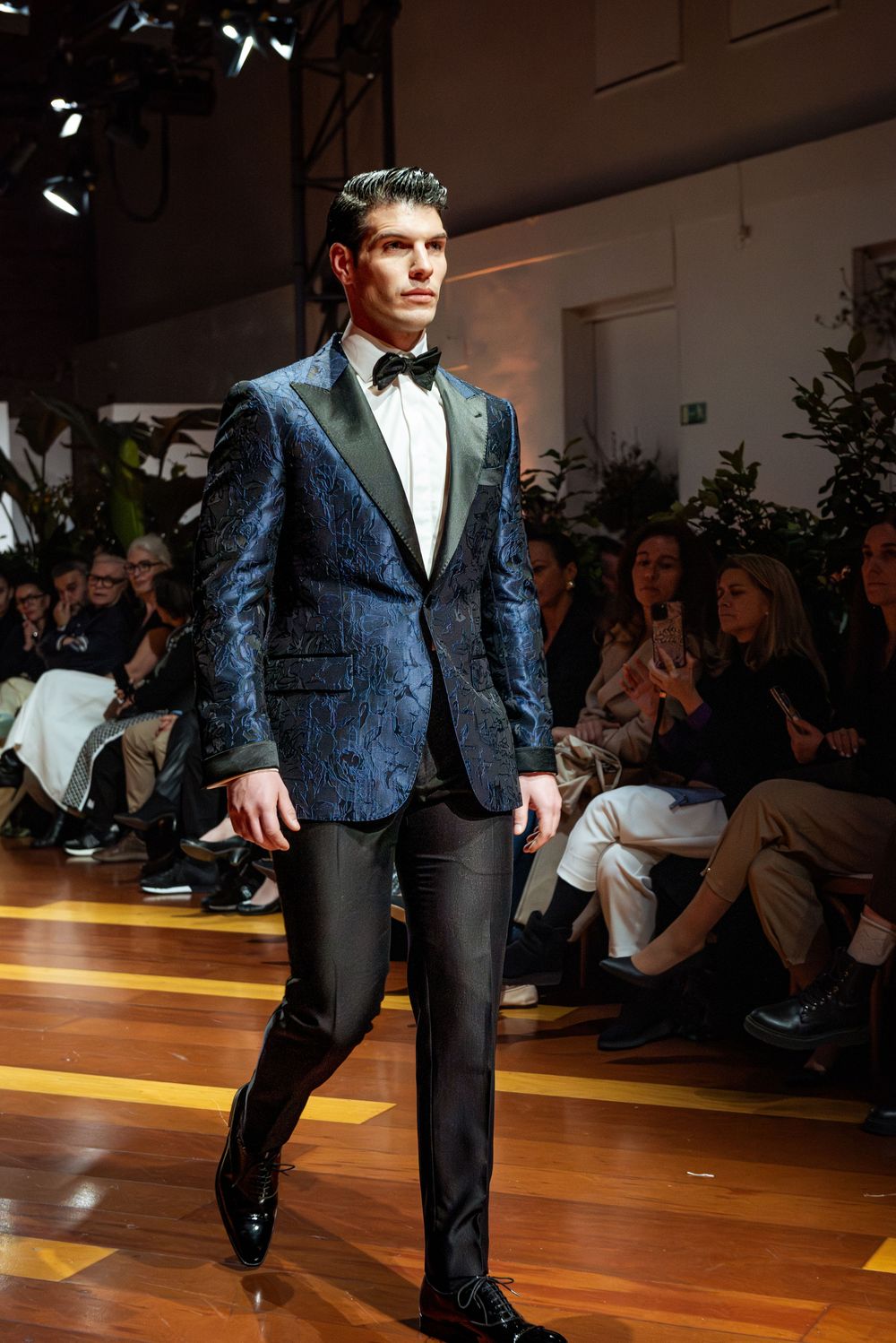 Images from José Acosta fashion show on the Costa del Sol, capturing style and sophistication. Photo Roberto Centurión.