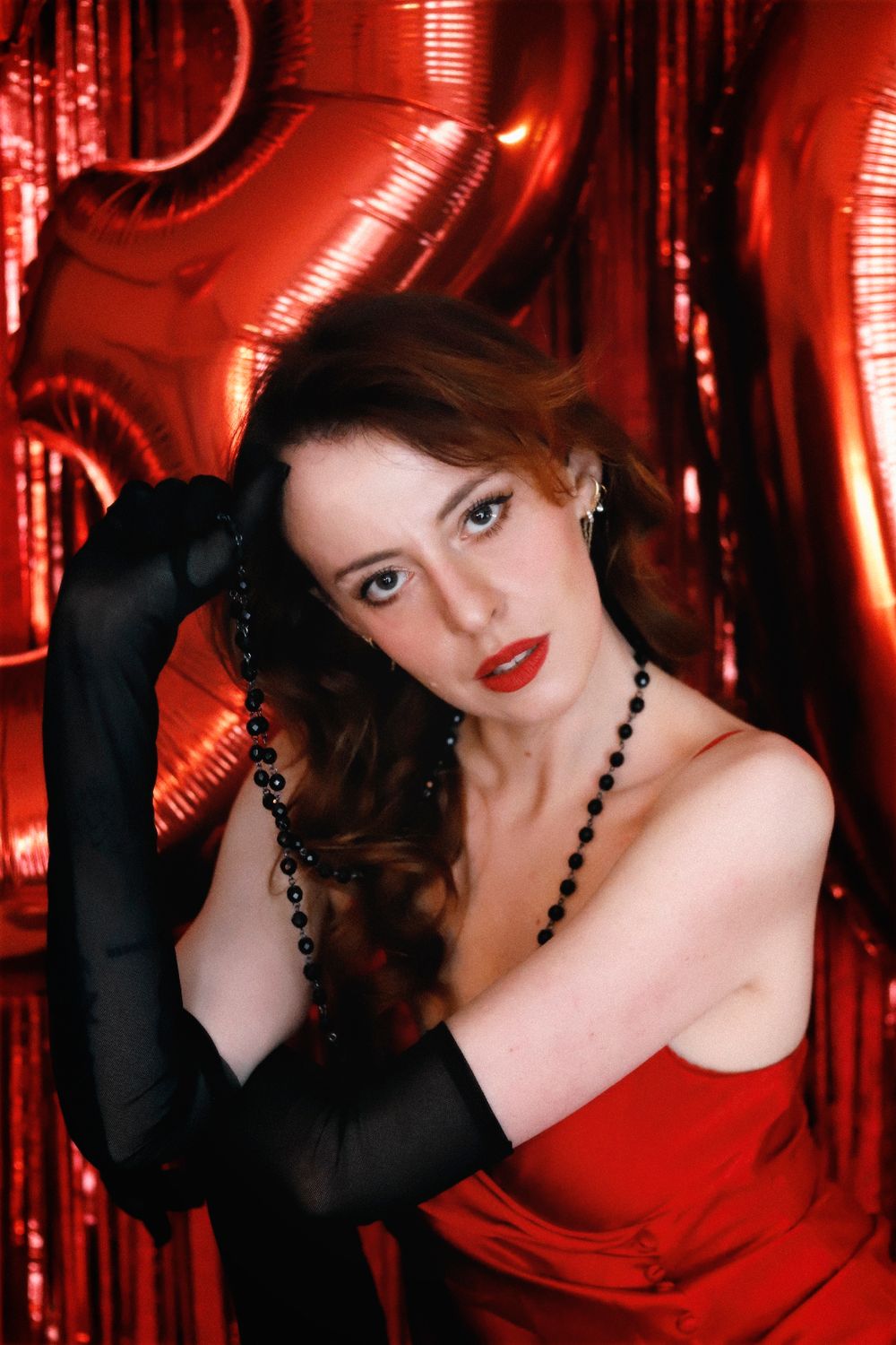 Séance photo par Chaemi Studio, photographe portrait à Montpellier. Shooting créatif dans une ambiance festive, sexy et élégante.
