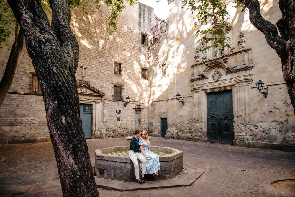 Morning light couple photography Old City