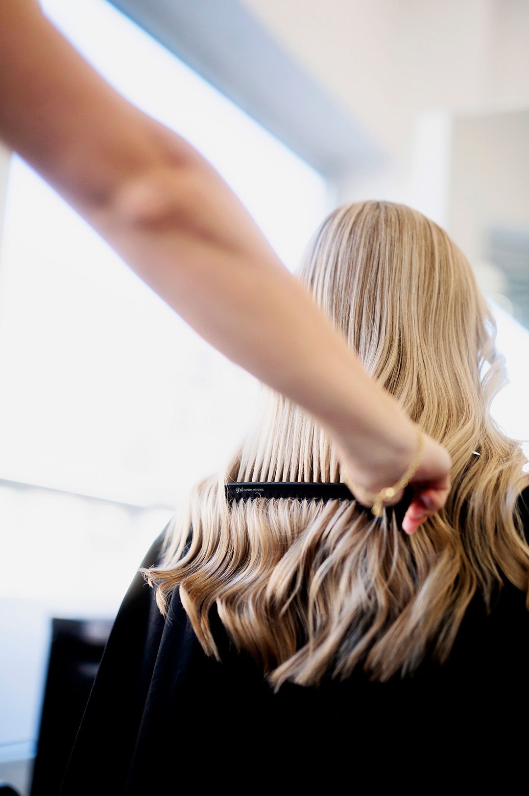 Får håret stylat av Hair By Malva Nilsson