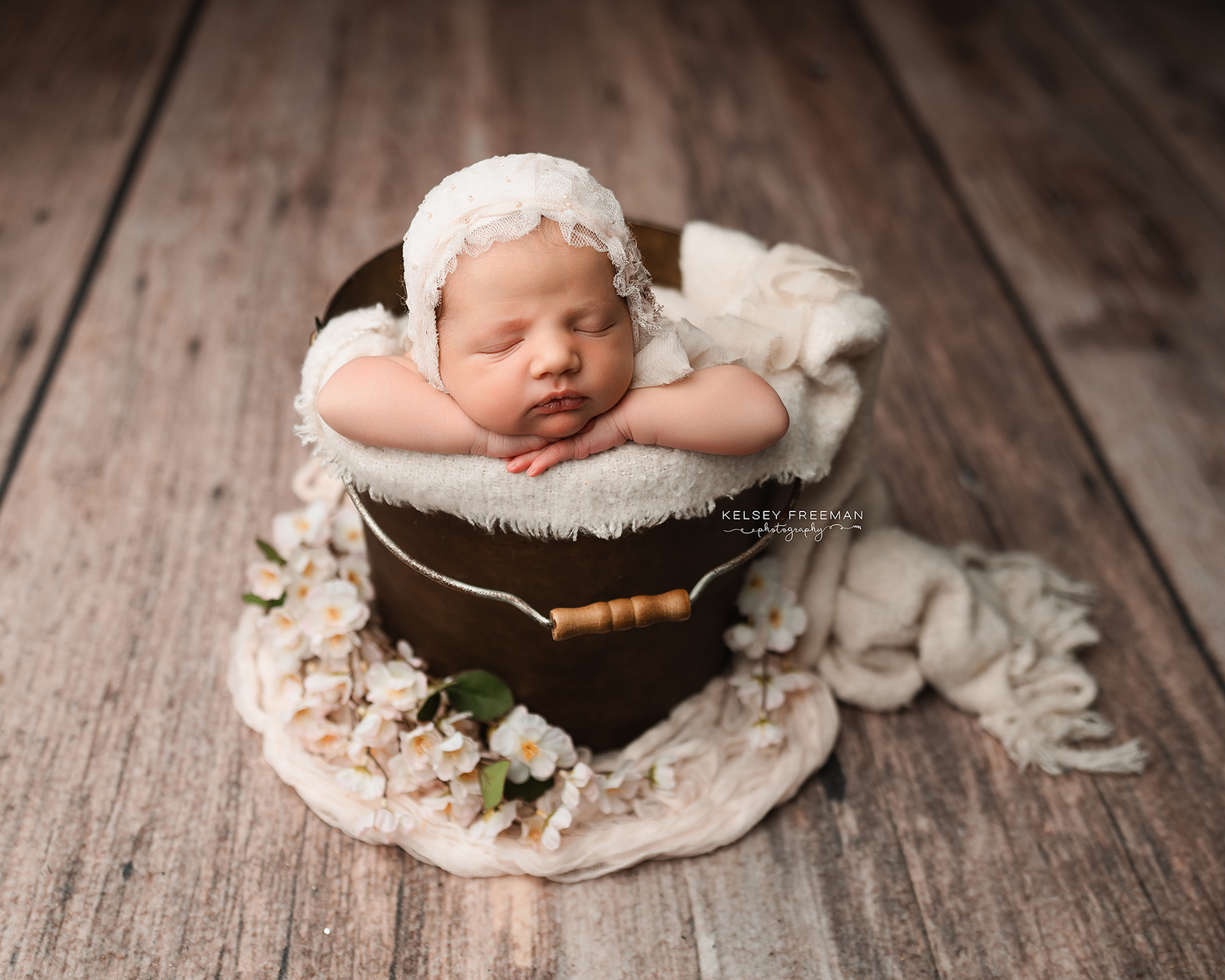 Newborn photography studio located in between Atlanta, Georgia and Birmingham, Alabama with full service photo studio.