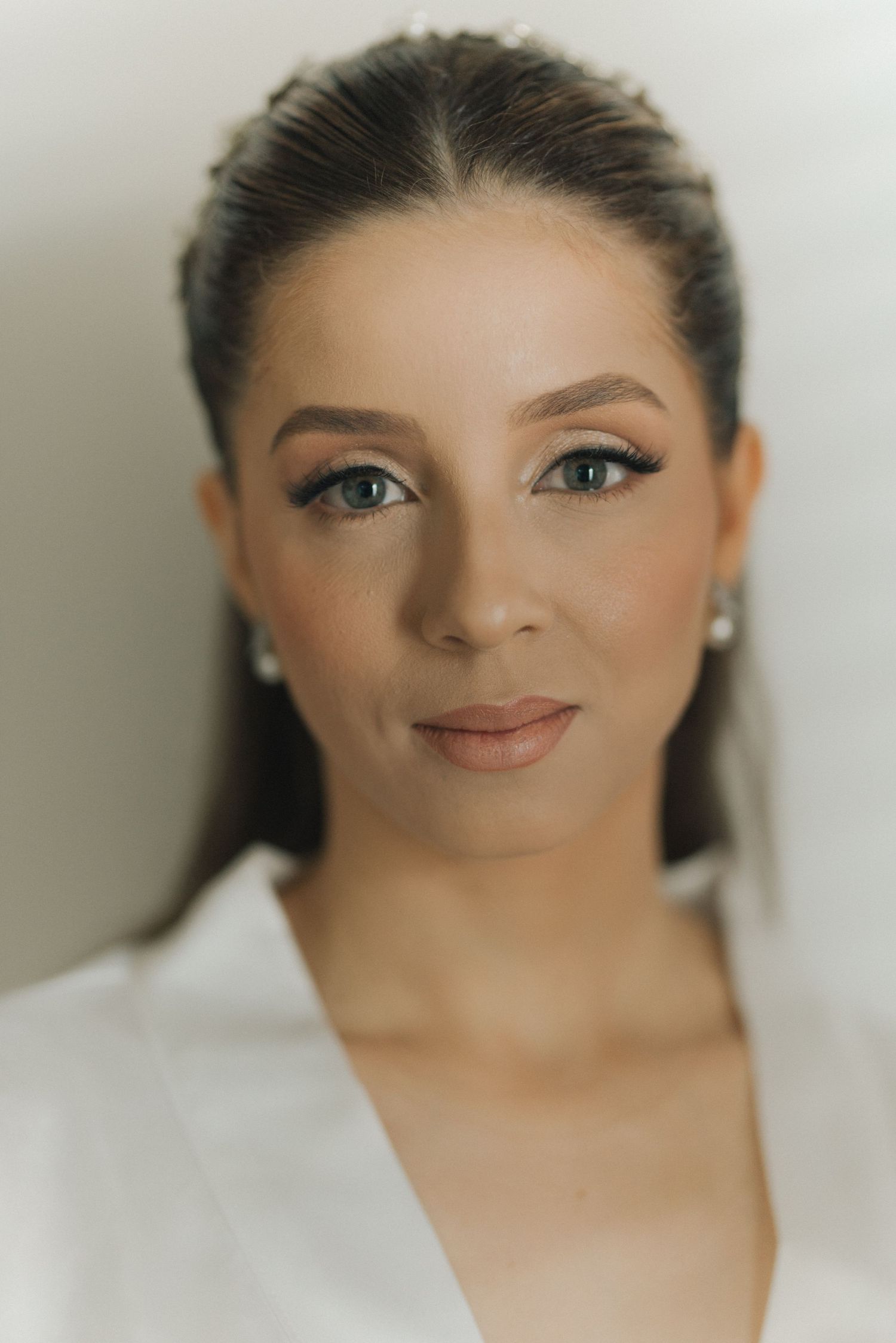 Close up portrait of an elegantly styled wedding day look.