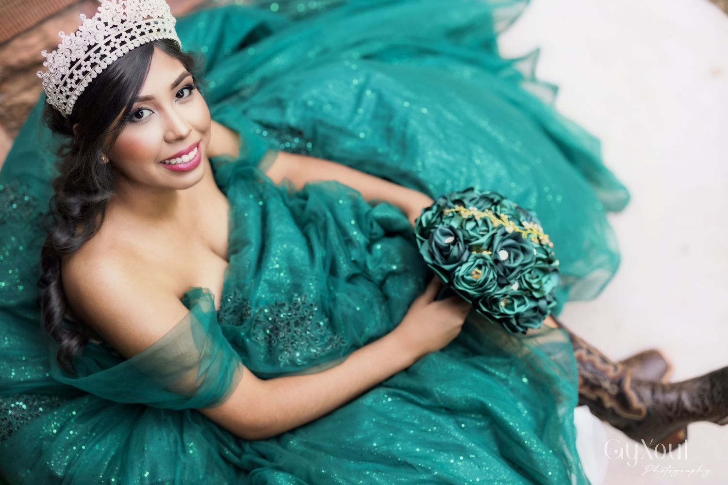 A glamorous quinceañera photoshoot featuring a beautiful green ball gown against various elegant backgrounds.